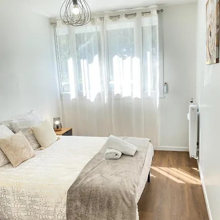 Appartement T3 Moderne Avec Balcon Terrasse Et Parking Gratuit